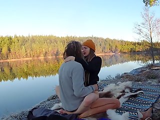 Sexy hippies outdoor, knochige frauen